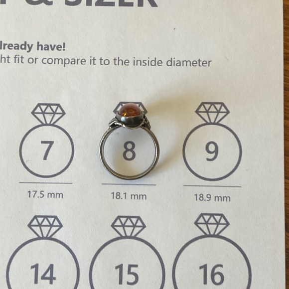 Elegant Silver and Amber Women's Ring - Picture 5 of 5